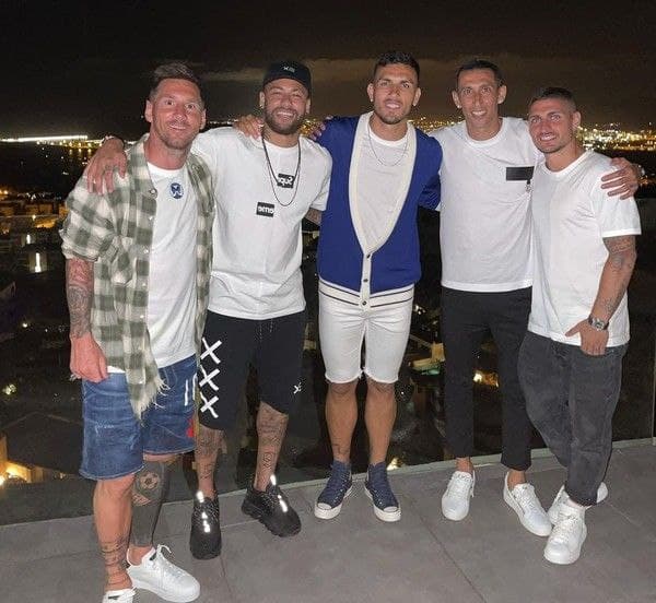 Lionel Messi dá adeus e não é mais jogador do Barcelona