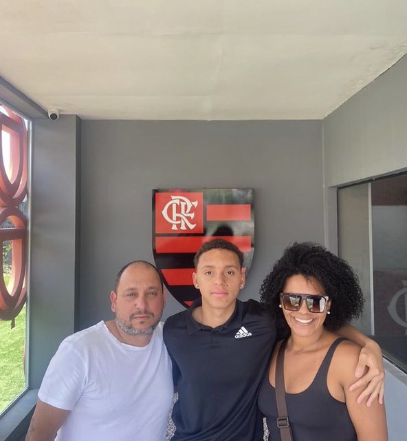 Flamengo oficializa contratação de meia desejado por outros clubes