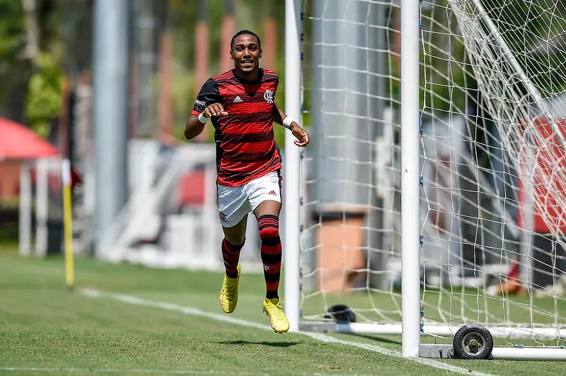Treinador aponta talento ‘assustador’ que o Flamengo tem na base