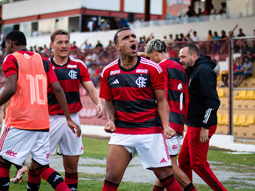 Flamengo acerta transferência de joia da base para rival