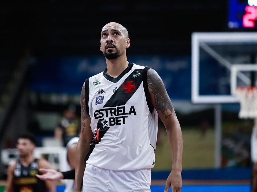 Após receber xingamentos da torcida do Flamengo, jogador do Vasco desabafa