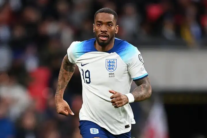 Tottenham entra na briga com Arsenal por craque inglês