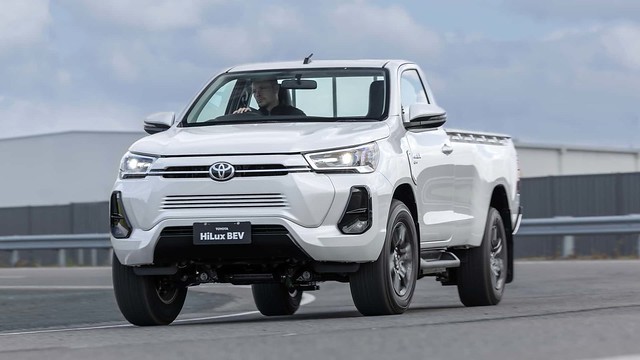 toyota-hilux-revo-bev2