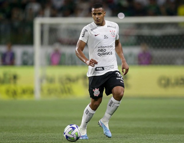 Murillo em ação pelo Corinthians