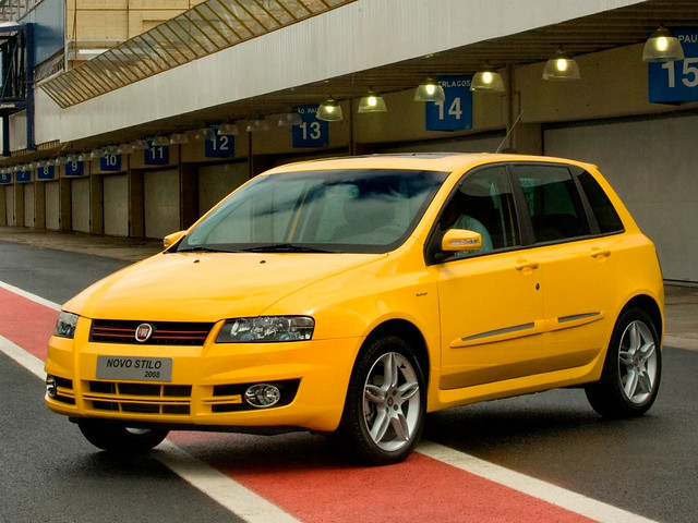 fiat_stilo_sporting_amarelo-frente-estacionado-paddock-de-interlagos