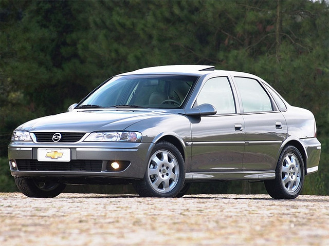 chevrolet-vectra-cd-cinza-de-frente