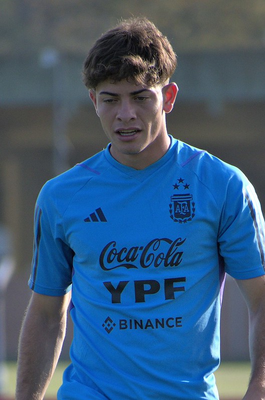 Entrenamiento_Argentina_Sub20_previo_al_mundial_-_BugWarp_(36)_(cropped)