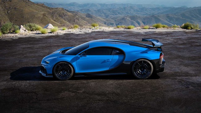 bugatti-chiron-pur-sport-2020