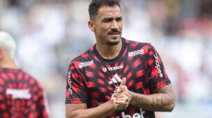 Danilo causa impacto imediato em chegada ao Flamengo