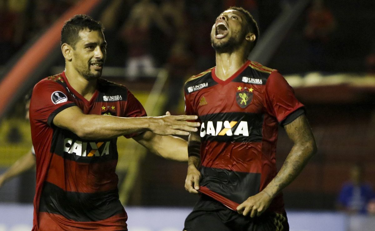 Ex-Vasco revela que se disfarçava para ver jogos do Flamengo