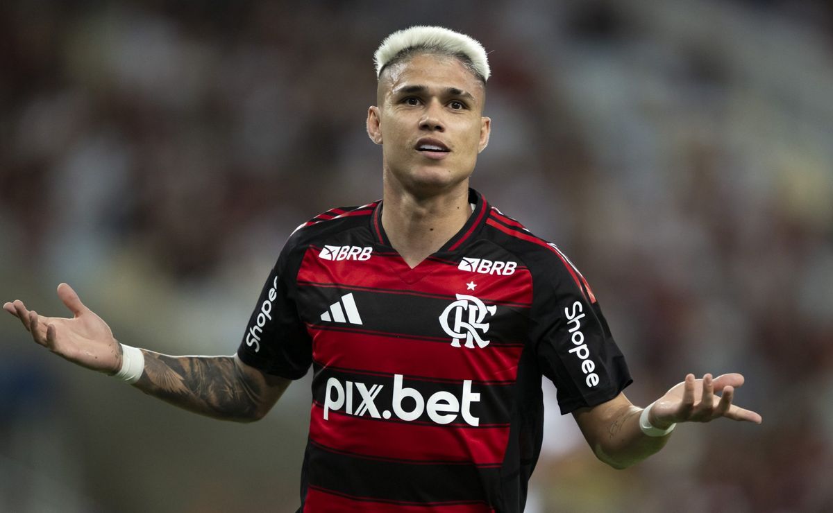Filipe Luís afirma que está sendo “injusto” com Luiz Araújo no Flamengo