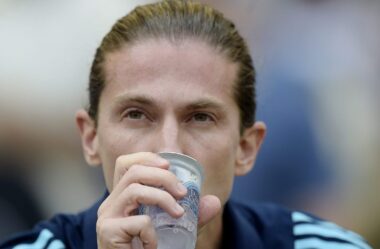 Filipe Luís toma decisão e afasta meia-atacante, que não vai mais treinar no profissional do Flamengo