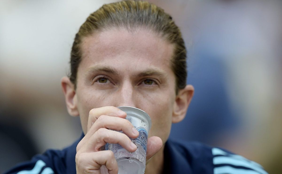 Filipe Luís toma decisão e afasta meia-atacante, que não vai mais treinar no profissional do Flamengo