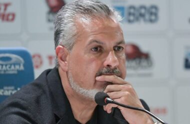 Flamengo aguarda chegada de agente de Pulgar por renovação