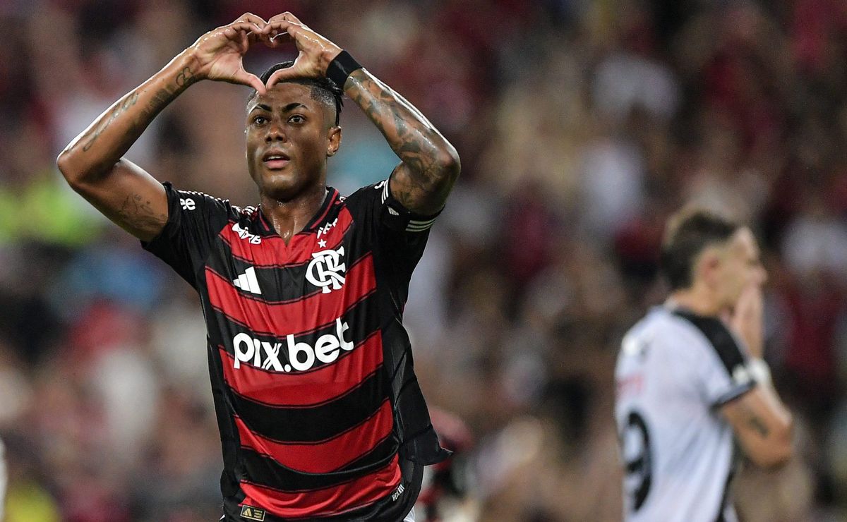 Flamengo tem pênalti polêmico contra o Vasco e web se divide
