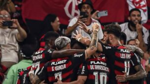 Flamengo vence o Vasco e torcida dispara provocações