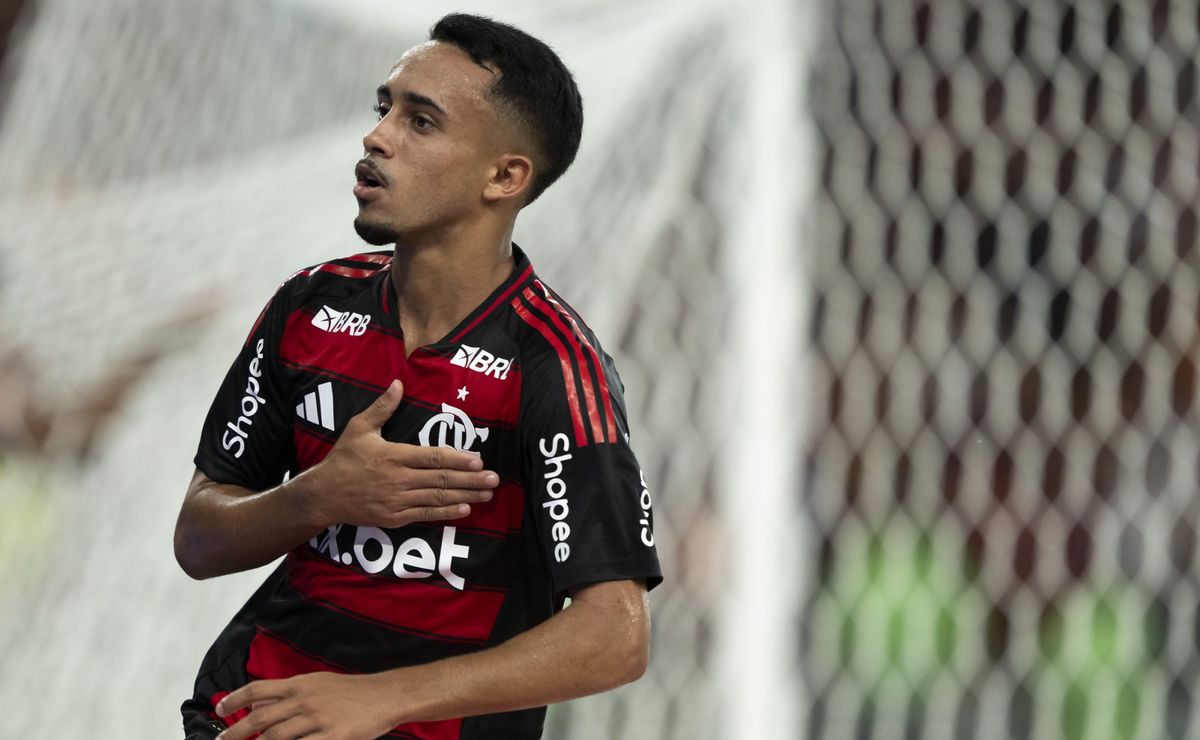 Matheus Gonçalves vibra com golaço pelo Flamengo e explica lance