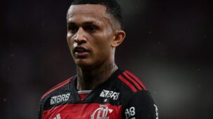 Michel Bastos detona Wesley por letra em Flamengo x Vasco