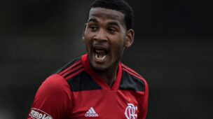 Reviravolta pode gerar renovação de Cleiton no Flamengo