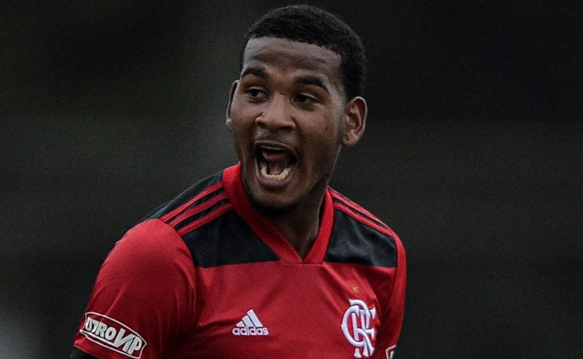 Reviravolta pode gerar renovação de Cleiton no Flamengo