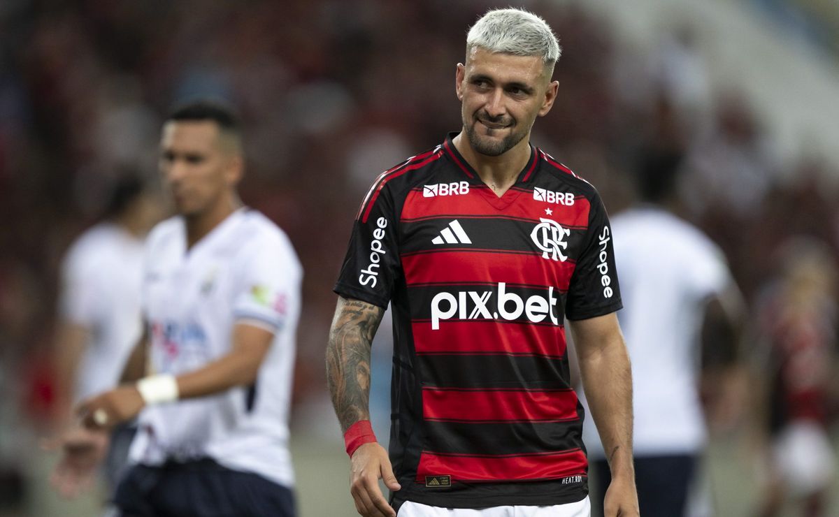 Torcida do Flamengo elogia Arrascaeta e dispara contra rivais