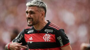 Arrascaeta elege gol mais bonito com a camisa do Flamengo