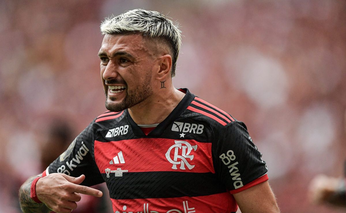 Arrascaeta elege gol mais bonito com a camisa do Flamengo