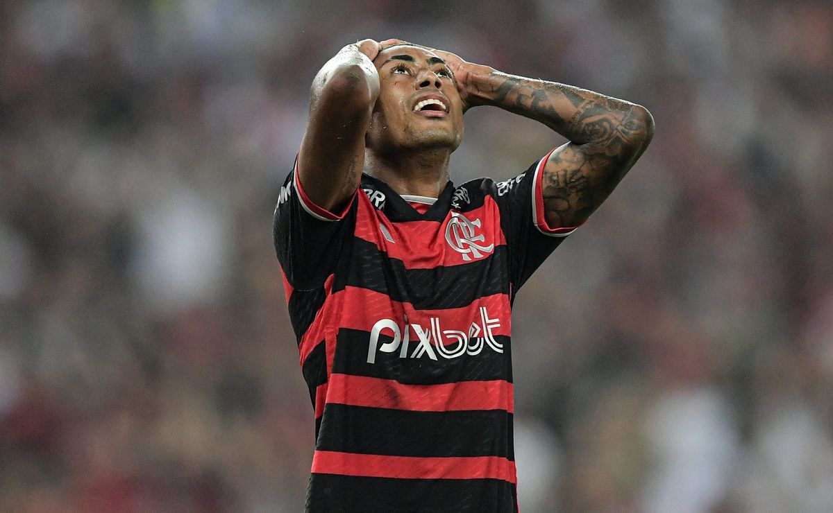 Bruno Henrique preocupa Filipe Luís após Flamengo x Vasco