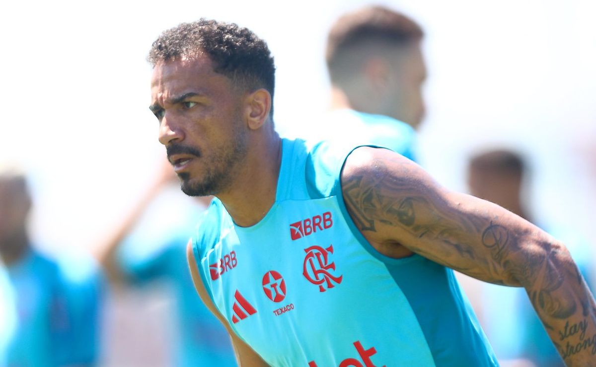 Danilo terá três testes antes ser liberado para FlaFlu