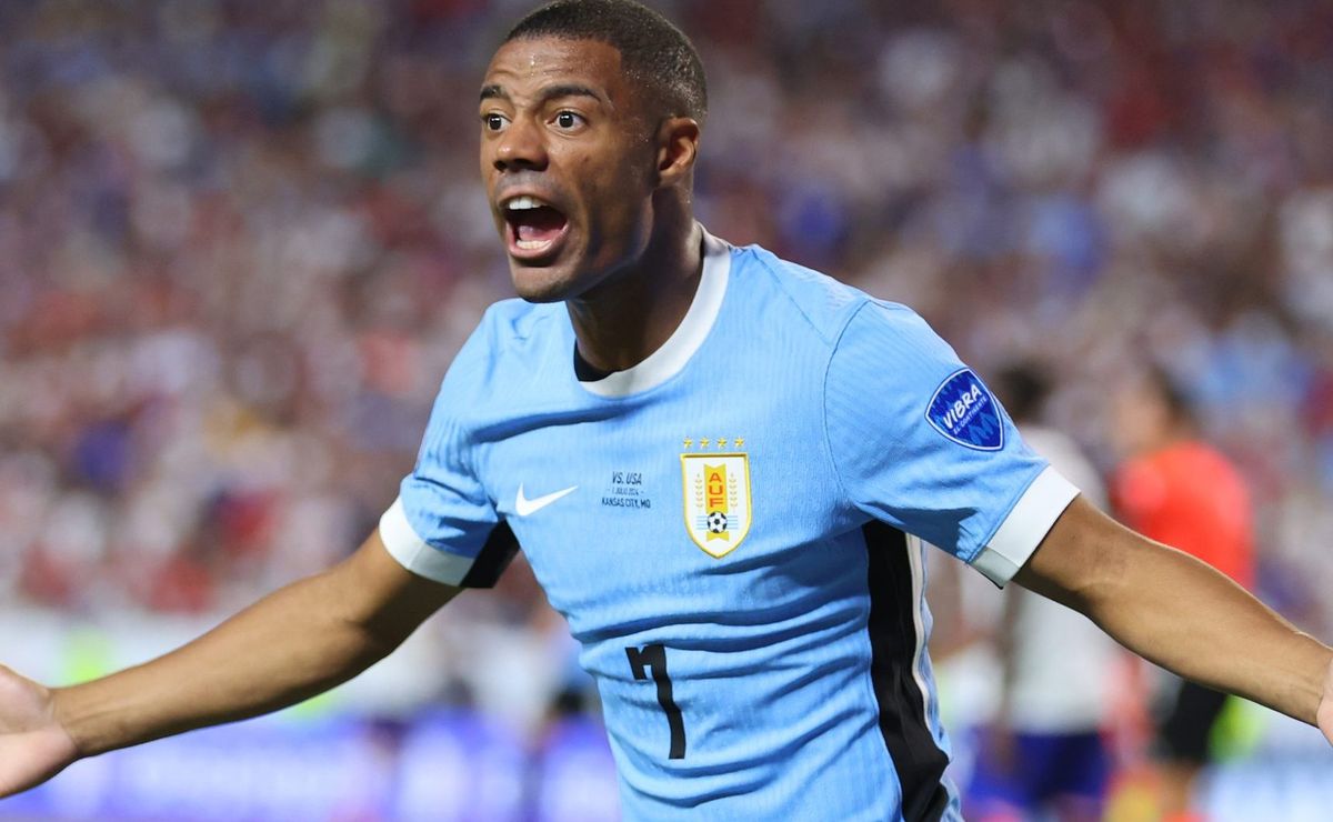 De La Cruz e Arrascaeta, do Flamengo, brigam com técnico no Uruguai