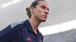 Filipe Luís aprova decisão do Vasco de tirar jogo do Maracanã