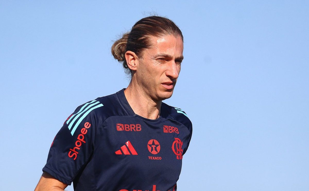 Filipe Luís descobre problema logístico do Fla na Libertadores