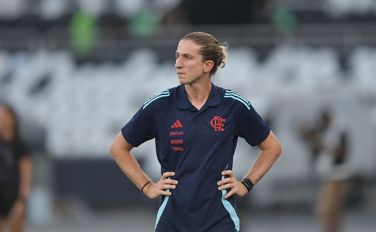 Filipe Luís não pensa em deixar o Flamengo para Seleção Brasileira