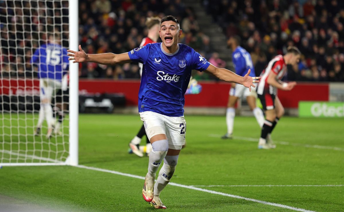 Flamengo: Alcaraz é alvo de outros clubes ingleses além do Everton