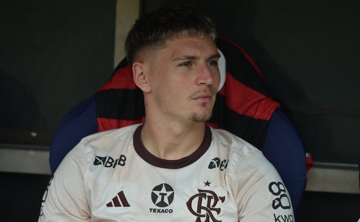 Flamengo não negocia saída de Varela para a equipe do Santos