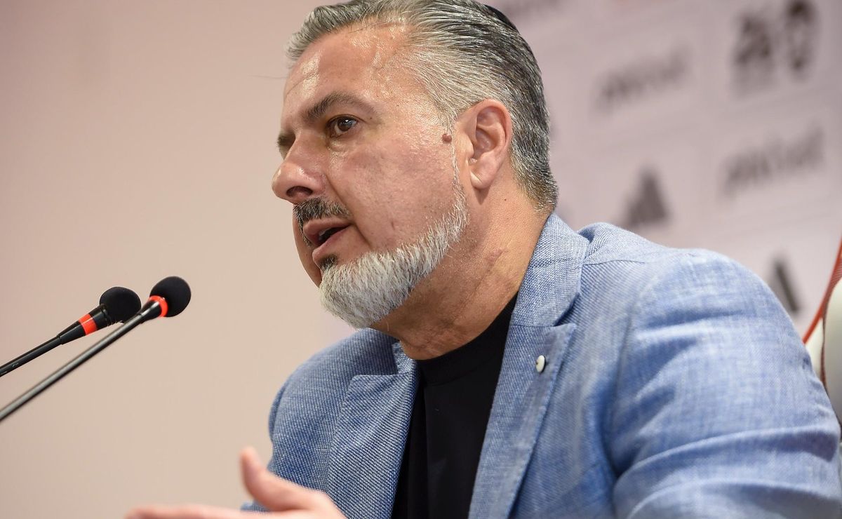 José Boto trata renovação de Varela como urgência no Flamengo