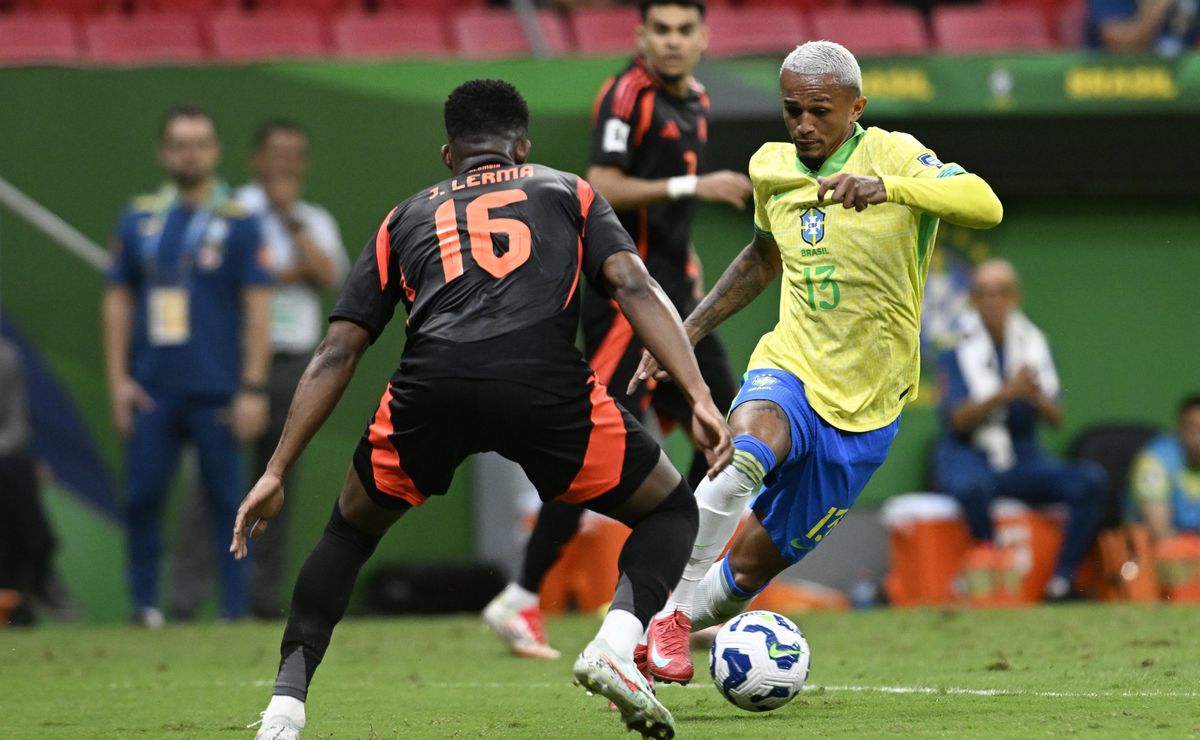 Lateral do Flamengo, Wesley deve continuar no banco da Seleção