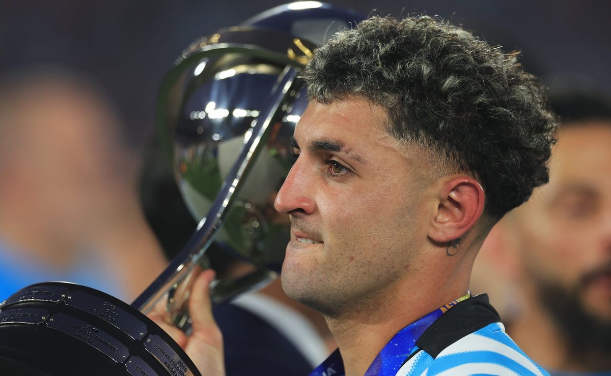 Martirena fechado com Flamengo tem concorrência do Botafogo