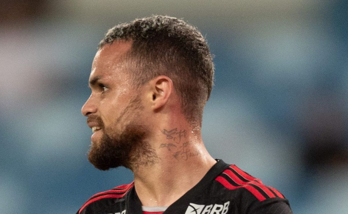Michael é criticado pela torcida e recebe decisão no Flamengo