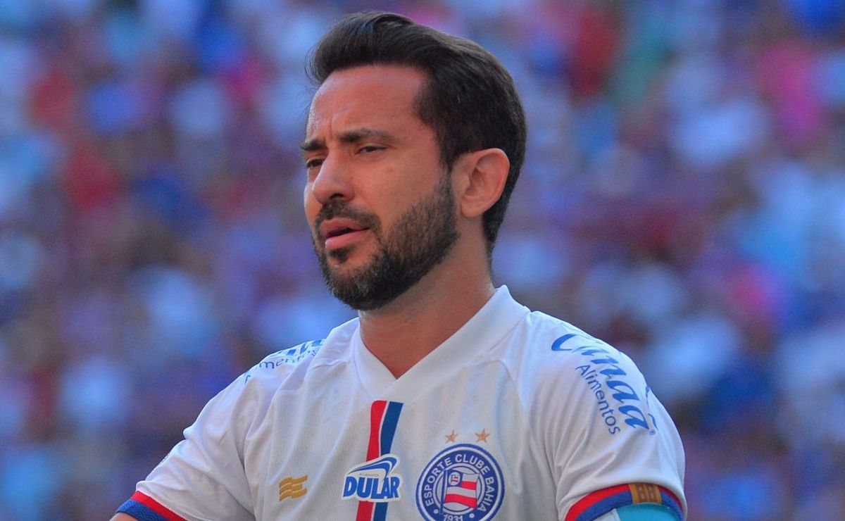 Torcida do Bahia se irrita com Éverton Ribeiro, ex-Flamengo