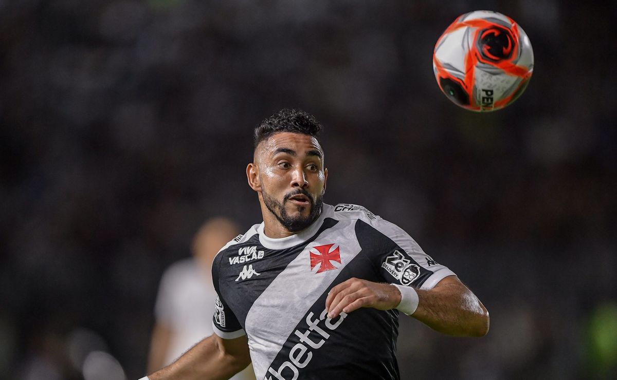 Torcida se revolta com Payet e após derrota no clássico