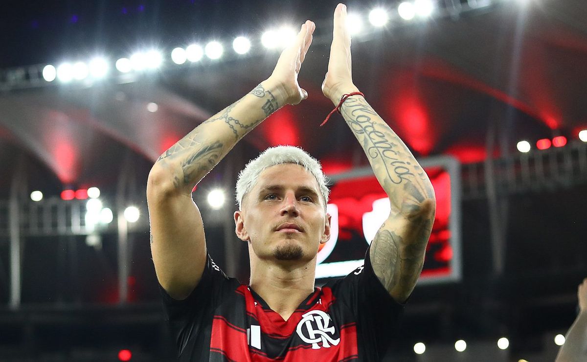 Varela dará prioridade para renovação com o Flamengo