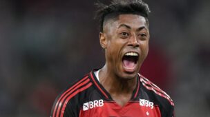 artilheiro do Flamengo brilha nos clássicos