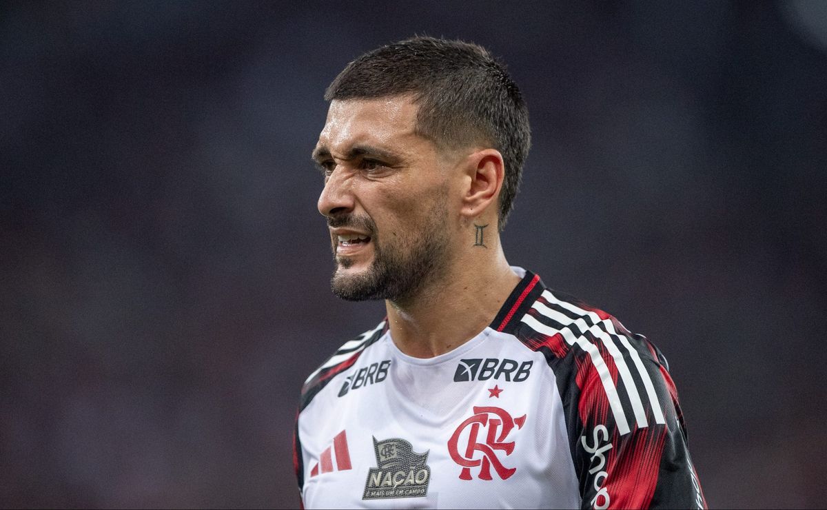 Ação de Arrascaeta em Vasco x Flamengo é criticada pela torcida