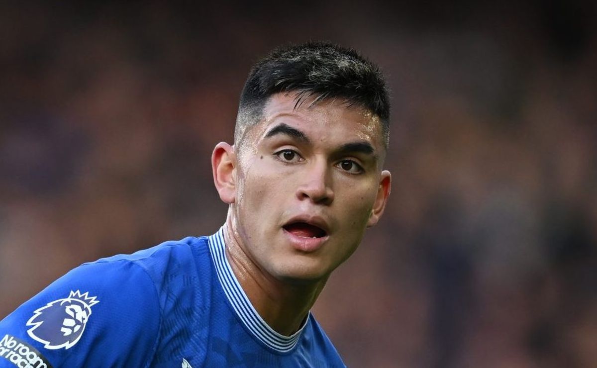 Alcaraz, ex-Flamengo, dá volta por cima no Everton