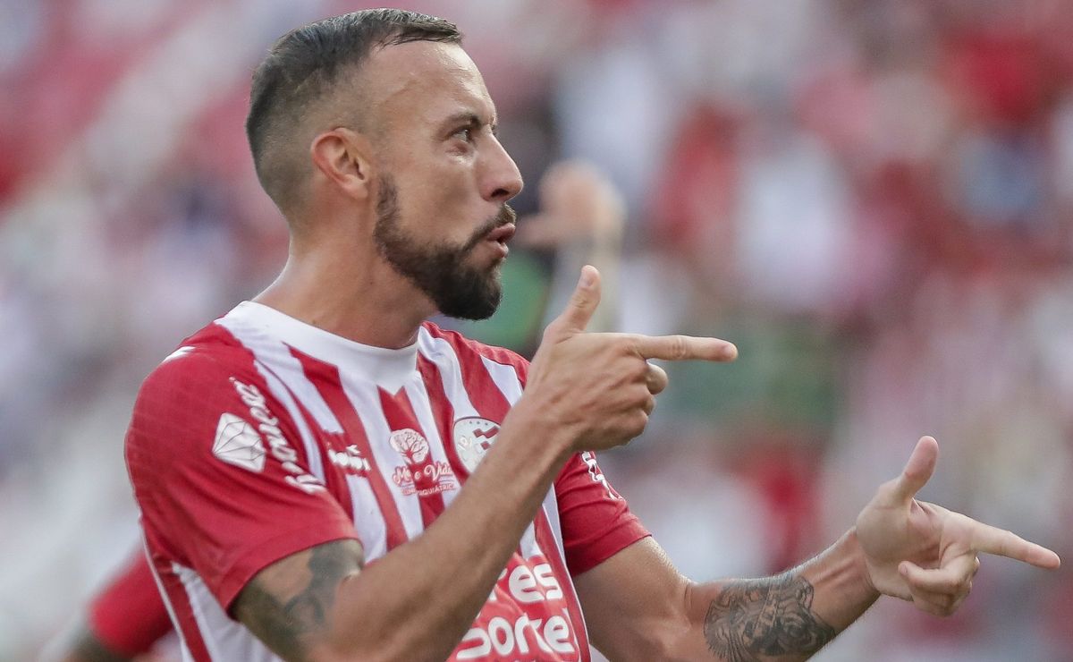 Ex-atacante do Flamengo assume protagonismo na Série C