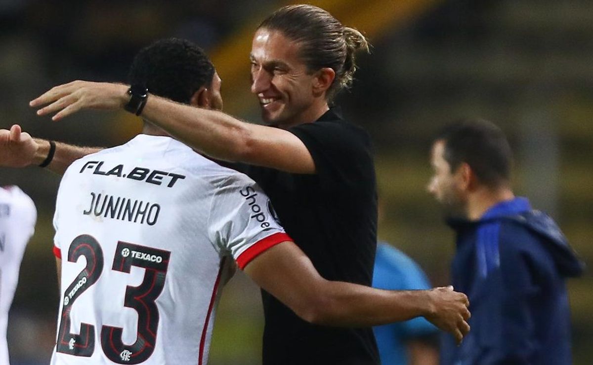 Filipe Luís é criticado no Flamengo por não escalar De La Cruz de '10'