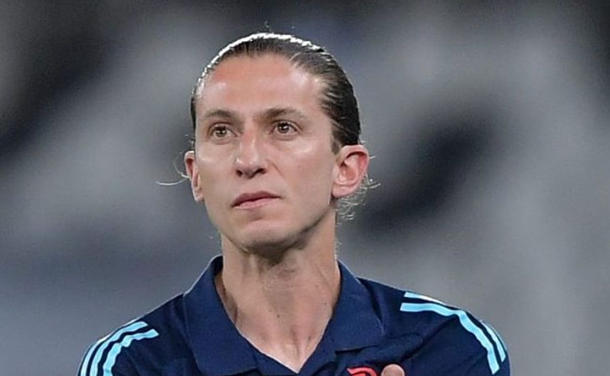 Filipe Luís fica irritado na coletiva e detona comunicadores