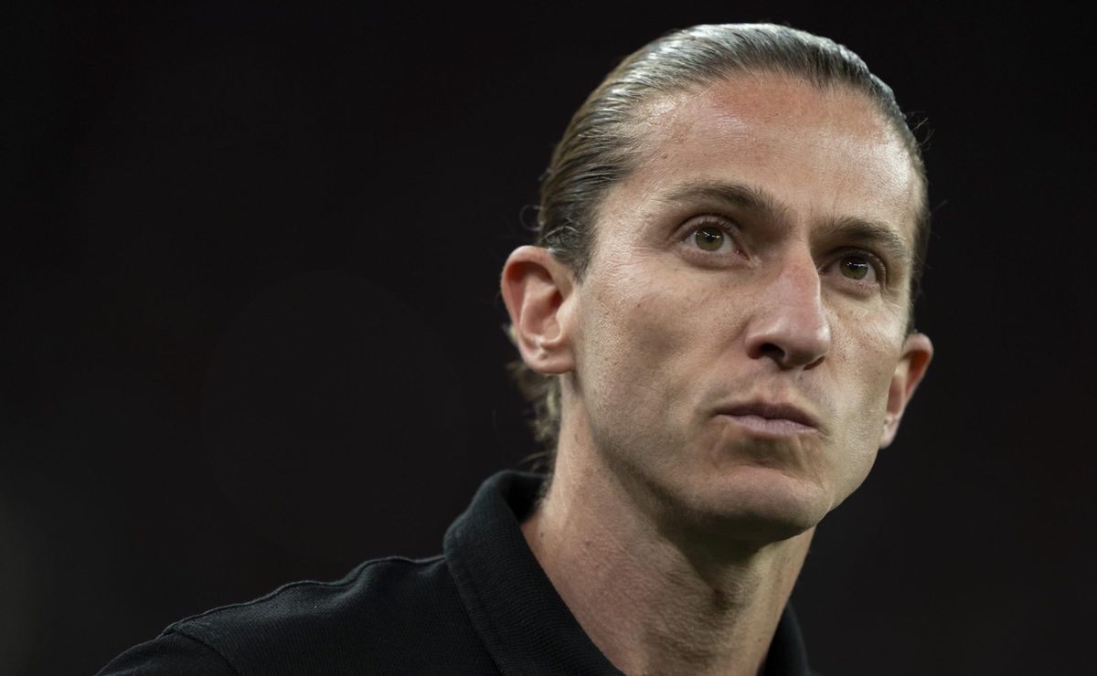 Filipe Luís irrita torcida do Flamengo por escalar Michael