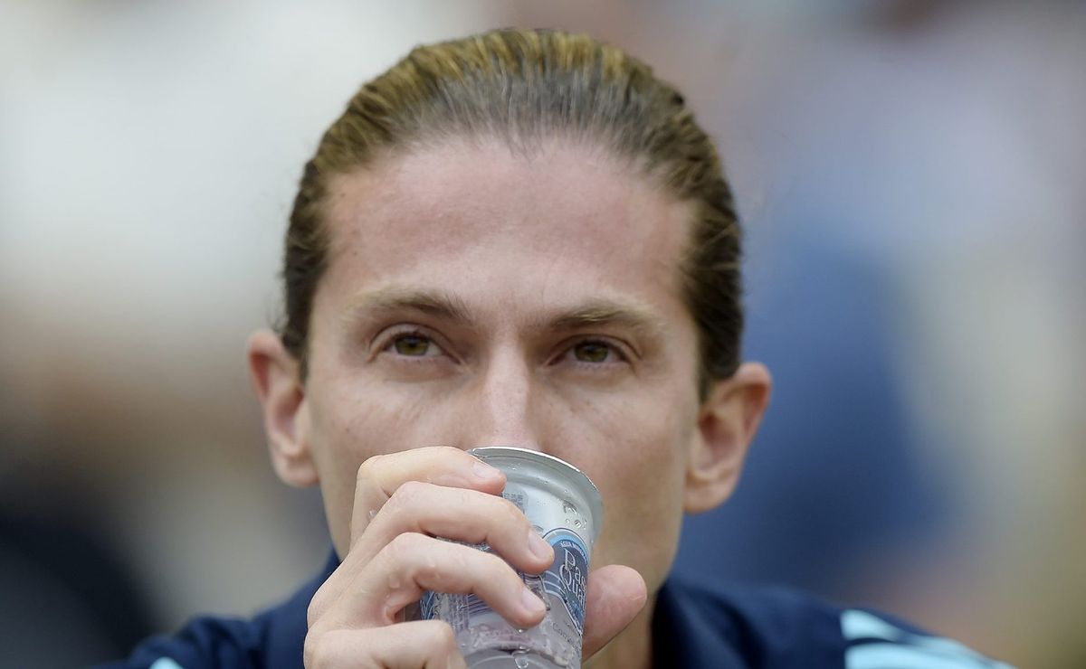 Filipe Luís pede meia polivalente no Flamengo e Boto vai buscar